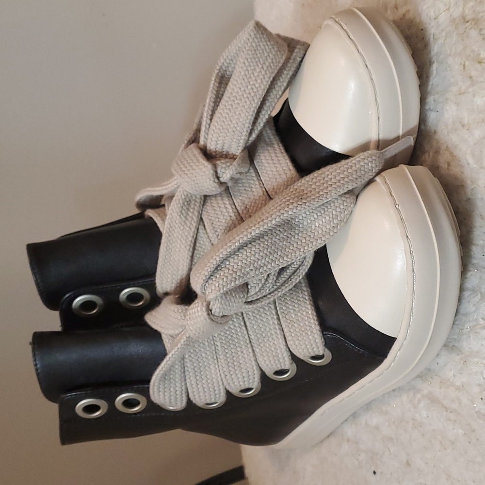 Hightop Jumbo Lace Streetwear Sneakers EU 36 (US 6 Womens)- New, never worn